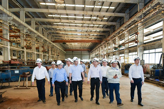 Tìm phương hướng xử lý các tồn tại, khó khăn của Công ty Công nghiệp tàu thủy Dung Quất