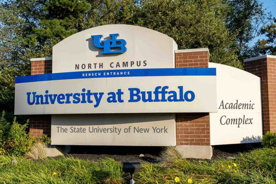 Hoa Kỳ: Vi phạm quy định thu học phí tại Đại học Buffalo