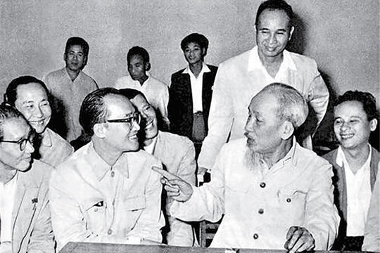 Kiên quyết, kiên trì chống chủ nghĩa cá nhân