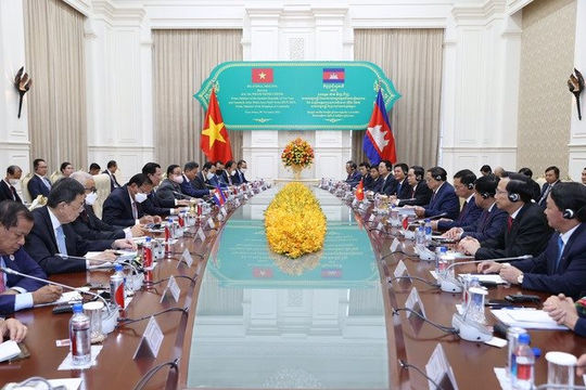 Đẩy mạnh kết nối hai nền kinh tế Việt Nam - Campuchia cả về cơ sở hạ tầng cứng cũng như thể chế, chính sách Đẩy mạnh kết nối hai nền kinh tế Việt Nam - Campuchia cả về cơ sở hạ tầng cứng cũng như thể chế, chính sách