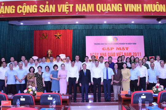 Nâng cao chất lượng đào tạo, xây dựng cơ chế đãi ngộ phù hợp đối với giảng viên