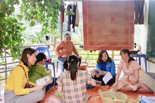 BHXH tỉnh Hòa Bình tích cực tuyên truyền và vận động người dân tham gia phát triển BHXH, BHYT BHXH tỉnh Hòa Bình tích cực tuyên truyền và vận động người dân tham gia phát triển BHXH, BHYT