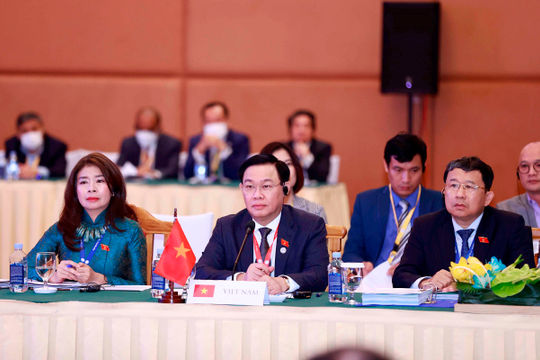 Chủ tịch Quốc hội Vương Đình Huệ dự phiên họp Ban Chấp hành Đại hội đồng AIPA-43