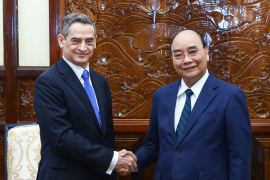 Chủ tịch nước Nguyễn Xuân Phúc tiếp Đại sứ Chile đến chào từ biệt