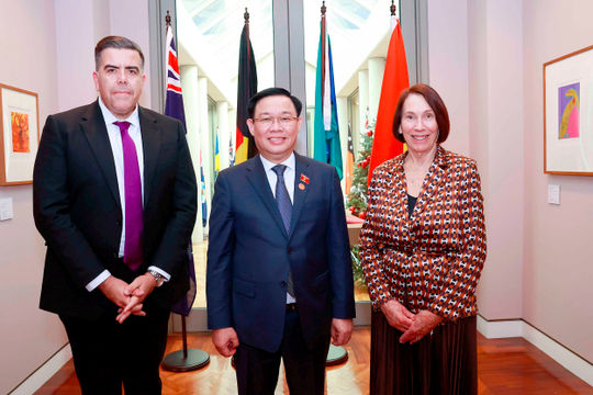 Chủ tịch Quốc hội Vương Đình Huệ hội đàm với Chủ tịch Thượng viện và Chủ tịch Hạ viện Australia