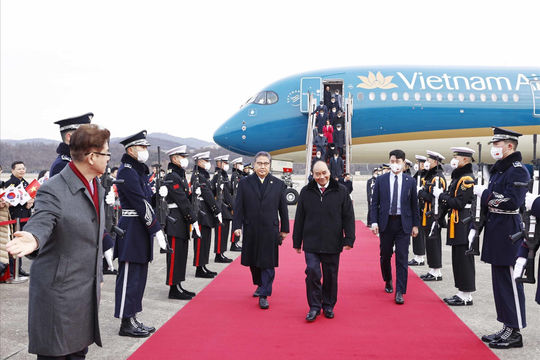 Chủ tịch nước Nguyễn Xuân Phúc bắt đầu thăm cấp Nhà nước Hàn Quốc