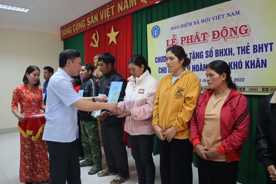 Cuốn sổ, tấm thẻ nghĩa tình: Đưa người dân đến gần với chính sách 