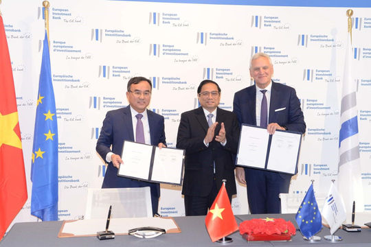 Ngân hàng Đầu tư châu Âu hợp tác thúc đẩy lộ trình chuyển dịch năng lượng của EVN
