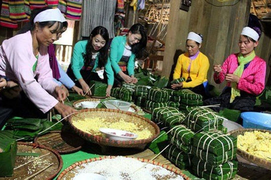 500 phần quà cho người nghèo trong chương trình “Tết vì người nghèo”
