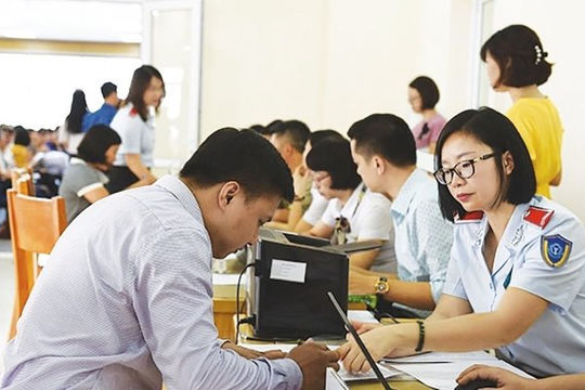 Đôn đốc thu, giảm nợ bảo hiểm xã hội, bảo hiểm y tế những tháng cuối năm