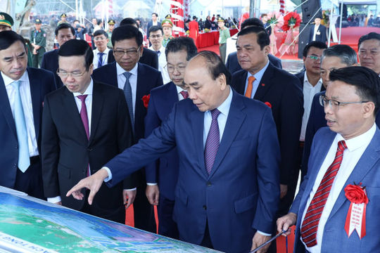 Chủ tịch nước dự Lễ khởi công Dự án đầu tư xây dựng bến cảng Liên Chiểu, Đà Nẵng Chủ tịch nước dự Lễ khởi công Dự án đầu tư xây dựng bến cảng Liên Chiểu, Đà Nẵng