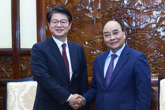 Chủ tịch nước Nguyễn Xuân Phúc tiếp Chủ tịch, Giám đốc điều hành Hãng thông tấn Hàn Quốc Yonhap