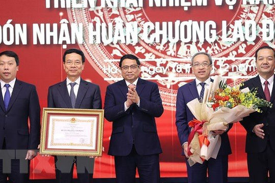 Bộ Thông tin và Truyền thông đón nhận Huân chương Lao động hạng Nhất 