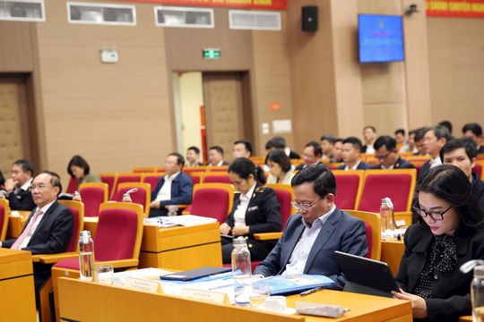 Nhiều lỗ hổng và bất cập trong cơ chế, chính sách về đất đai Nhiều lỗ hổng và bất cập trong cơ chế, chính sách về đất đai