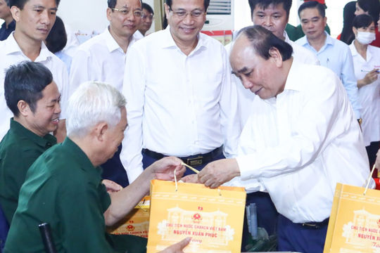 Quyết định của Chủ tịch nước về việc tặng quà người có công với cách mạng nhân dịp Tết Nguyên đán Quý Mão năm 2023