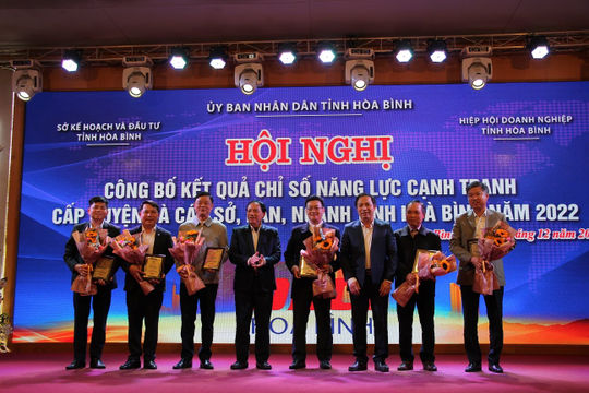 Hòa Bình công bố Chỉ số năng lực cạnh tranh cấp huyện và các sở, ban, ngành năm 2022
