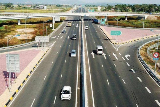 Đẩy nhanh tiến độ triển khai các dự án đường bộ cao tốc quan trọng quốc gia, trọng điểm