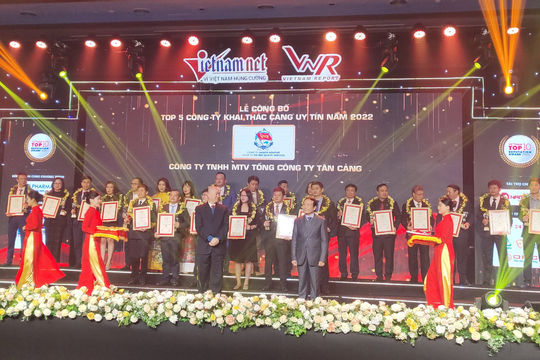 Vinh danh Top 500 Doanh nghiệp lớn nhất Việt Nam và Top 10 Công ty uy tín của một số ngành Vinh danh Top 500 Doanh nghiệp lớn nhất Việt Nam và Top 10 Công ty uy tín của một số ngành