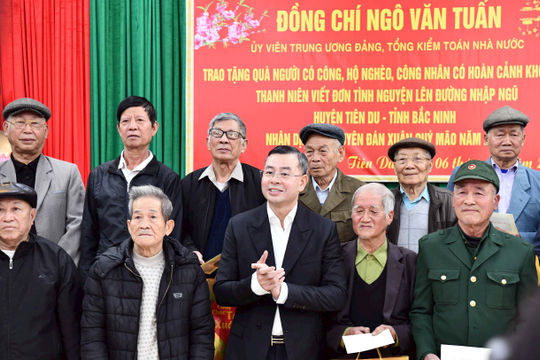 Tổng Kiểm toán nhà nước thăm, tặng quà gia đình chính sách, người lao động có hoàn cảnh khó khăn tại Bắc Ninh