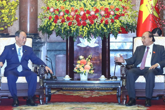 Chủ tịch nước Nguyễn Xuân Phúc tiếp nguyên Thủ tướng Nhật Bản Suga Yoshihide