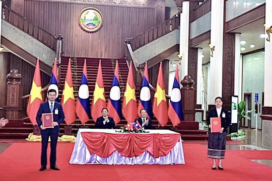 Việt Nam - Lào hợp tác trong đổi mới tài chính và hệ thống thanh toán Việt Nam - Lào hợp tác trong đổi mới tài chính và hệ thống thanh toán