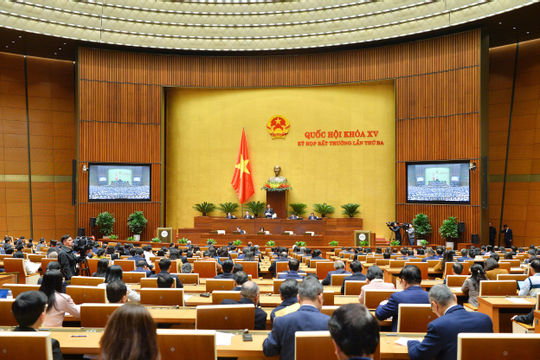 Quốc hội thông qua Nghị quyết miễn nhiệm chức vụ Chủ tịch nước, cho thôi nhiệm vụ đại biểu Quốc hội đối với ông Nguyễn Xuân Phúc