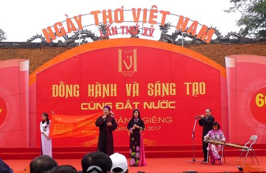 Ngày thơ Việt Nam lần thứ 21 diễn ra vào đêm Rằm tháng Giêng tại Hoàng thành Thăng Long