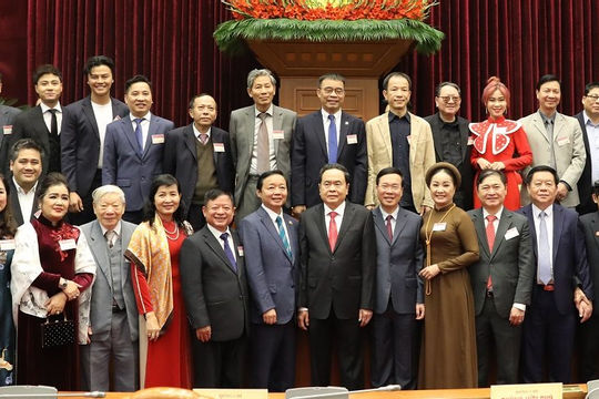 Đội ngũ trí thức có vai trò quan trọng với vận mệnh và tương lai của dân tộc  Đội ngũ trí thức có vai trò quan trọng với vận mệnh và tương lai của dân tộc