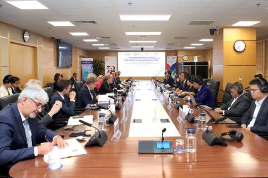 Cơ quan Phát triển Pháp hỗ trợ EVN trong quá trình chuyển dịch năng lượng