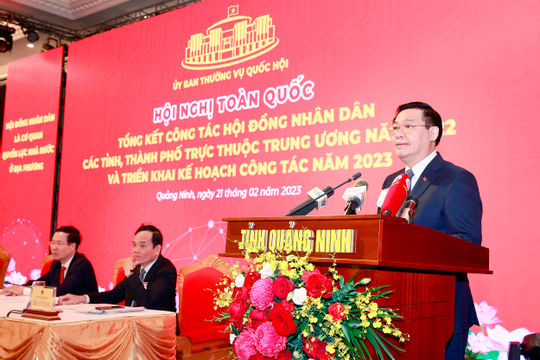 Phấn đấu để hoạt động của Hội đồng nhân dân thực sự gần dân, công khai, minh bạch, dân chủ Phấn đấu để hoạt động của Hội đồng nhân dân thực sự gần dân, công khai, minh bạch, dân chủ
