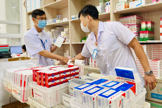 Tiếp tục các giải pháp bảo đảm thuốc, trang thiết bị y tế phục vụ khám, chữa bệnh Tiếp tục các giải pháp bảo đảm thuốc, trang thiết bị y tế phục vụ khám, chữa bệnh