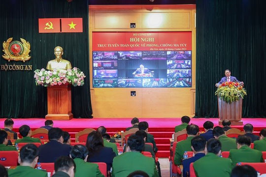Phấn đấu lập nhiều thành tích xuất sắc hơn nữa trên mặt trận đấu tranh phòng, chống, kiểm soát ma túy Phấn đấu lập nhiều thành tích xuất sắc hơn nữa trên mặt trận đấu tranh phòng, chống, kiểm soát ma túy