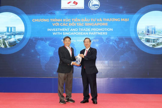 Bình Dương thu hút hơn 5,4 tỷ USD vốn đầu tư từ Singapore Bình Dương thu hút hơn 5,4 tỷ USD vốn đầu tư từ Singapore