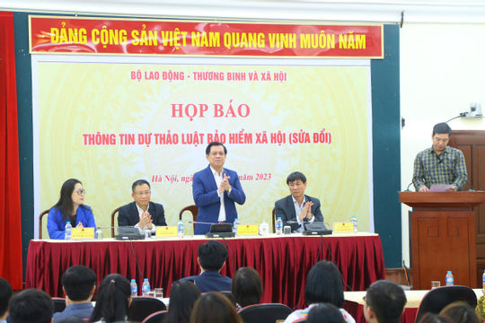 Bổ sung đối tượng tham gia và hưởng chế độ bảo hiểm xã hội