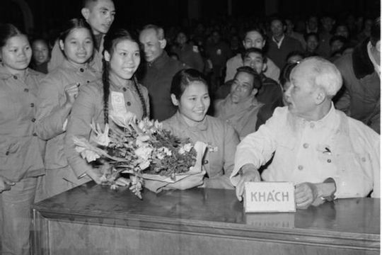 Tuổi trẻ phải rèn đức, luyện tài Tuổi trẻ phải rèn đức, luyện tài