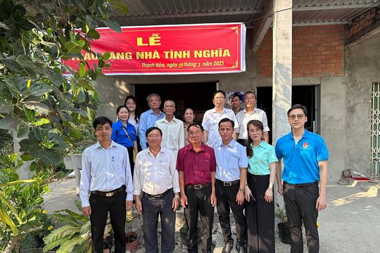 Kiểm toán nhà nước khu vực IV tổ chức trao tặng nhà tình nghĩa tại tỉnh Long An Kiểm toán nhà nước khu vực IV tổ chức trao tặng nhà tình nghĩa tại tỉnh Long An