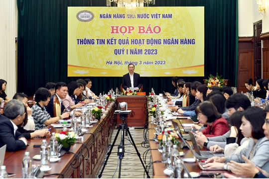 Lãi suất giảm, tỷ giá ổn định nhưng tín dụng tăng chậm