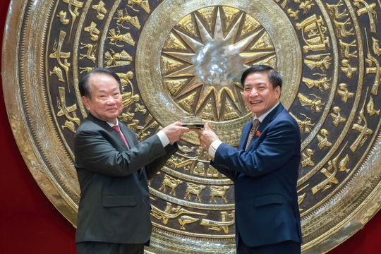 Tăng cường hợp tác, chia sẻ kinh nghiệm trong công tác tham mưu, phục vụ cơ quan lập pháp Tăng cường hợp tác, chia sẻ kinh nghiệm trong công tác tham mưu, phục vụ cơ quan lập pháp