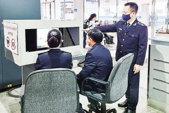 Số vụ vi phạm qua đường hàng không tăng gần 190%