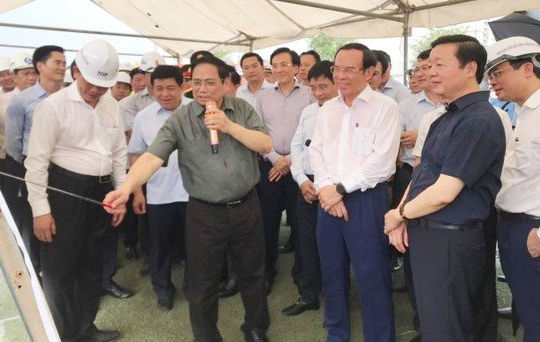 Thủ tướng Phạm Minh Chính kiểm tra tiến độ Dự án nút giao thông An Phú và tham dự buổi chạy thử nghiệm Đoàn tàu Metro Bến Thành - Suối Tiên