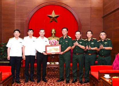 Tổng Kiểm toán nhà nước thăm và làm việc tại Bộ Tư lệnh Quân khu 7