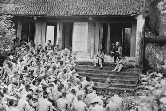 Bác Hồ với Đại đoàn quân Tiên phong tại Đền Hùng