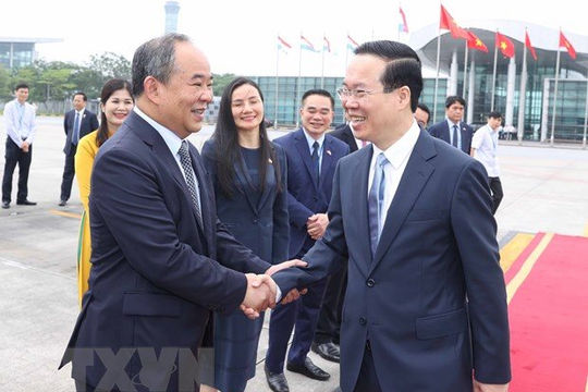 Chủ tịch nước lên đường dự Lễ đăng quang của Nhà vua Anh Charles III