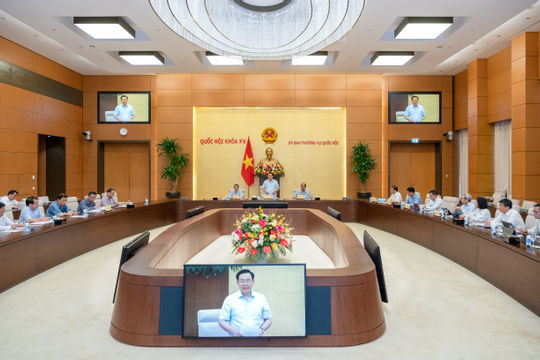 Đẩy nhanh tiến trình hoàn thiện thể chế, tháo gỡ các rào cản