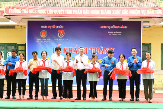 Đồng hành cùng học sinh huyện vùng cao huyện Lạc Sơn, tỉnh Hòa Bình