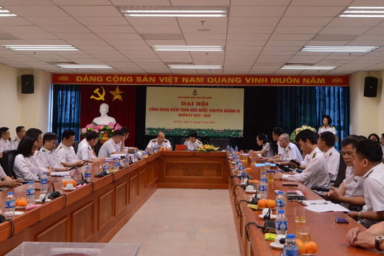 Phát huy tinh thần đoàn kết, tiếp tục đẩy mạnh hoạt động công đoàn Phát huy tinh thần đoàn kết, tiếp tục đẩy mạnh hoạt động công đoàn