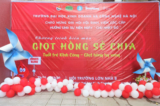 “Giọt hồng sẻ chia” của sinh viên Đại học Kinh doanh và Công nghệ Hà Nội “Giọt hồng sẻ chia” của sinh viên Đại học Kinh doanh và Công nghệ Hà Nội