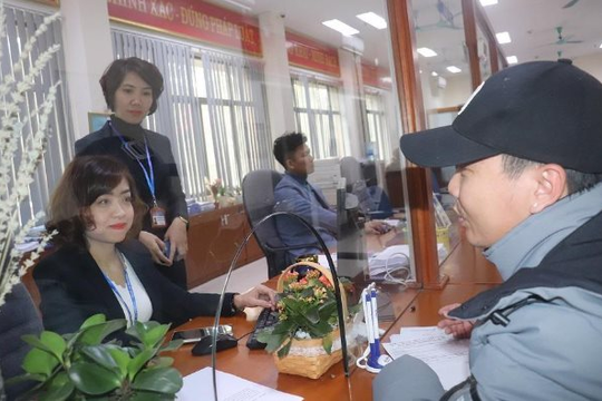 Công khai minh bạch thủ tục hành chính để người dân giám sát Công khai minh bạch thủ tục hành chính để người dân giám sát