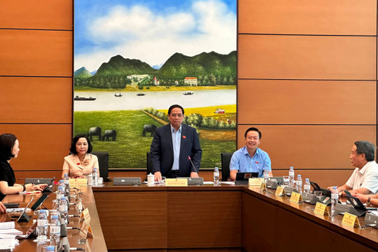 Đẩy mạnh phân cấp, cắt giảm thủ tục hành chính trong quản lý đất đai Đẩy mạnh phân cấp, cắt giảm thủ tục hành chính trong quản lý đất đai