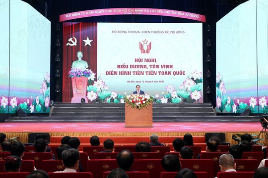 Đẩy mạnh thi đua, tỏa sáng tinh thần yêu nước, dám nghĩ, dám làm